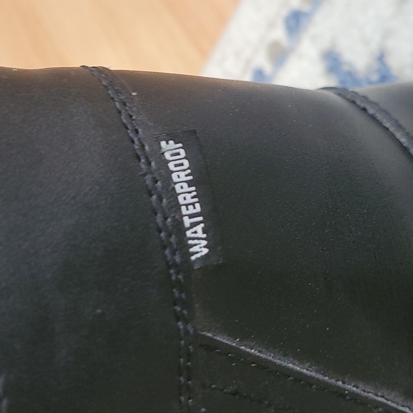 Shoes - Picture 2 of 4